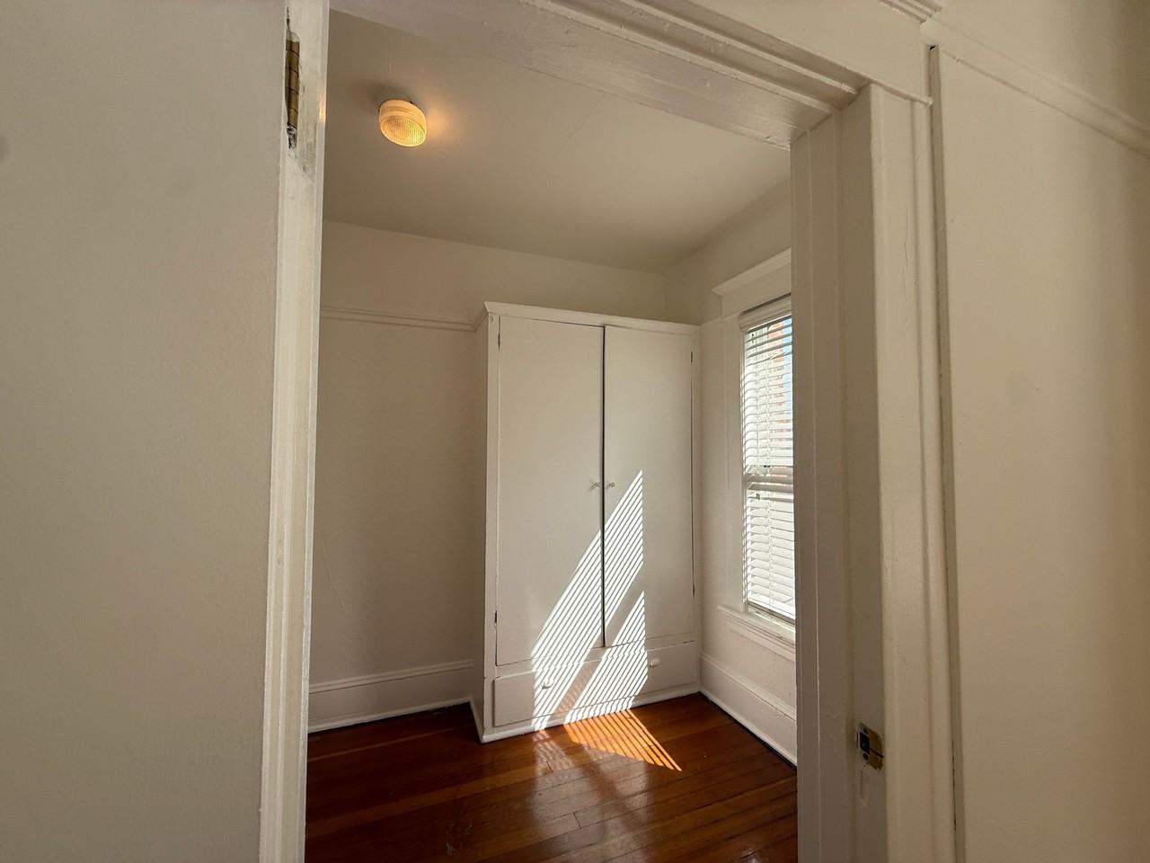 2190 W Burnside St #2 - Photo 7 of 22
