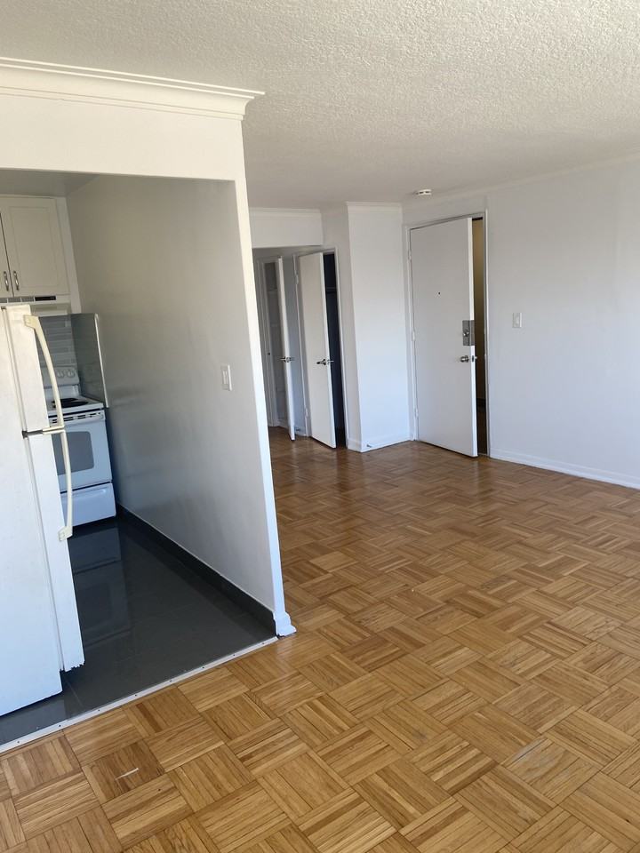 642 Vaughan - Photo 2 of 6