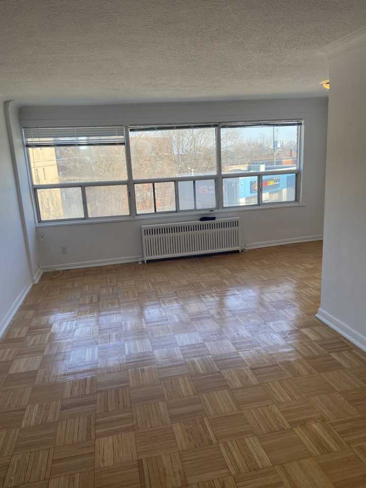 642 Vaughan - Photo 3 of 6