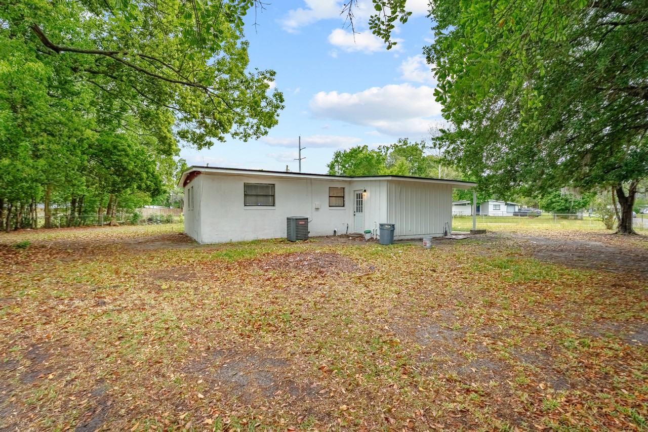 937 La Marche Dr #1 - Photo 3 of 31