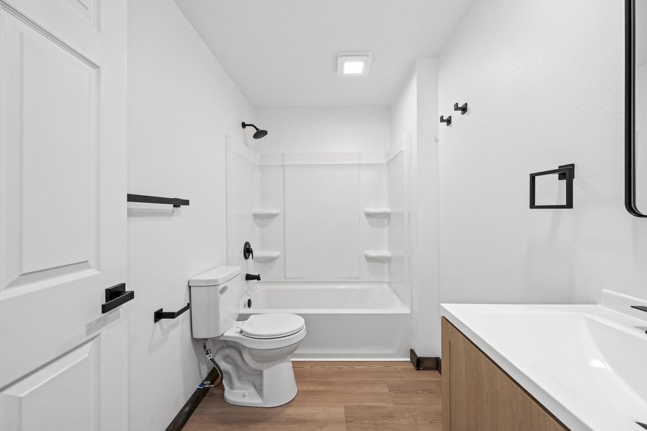 1400 Holmes Rd #B - Photo 6 of 9