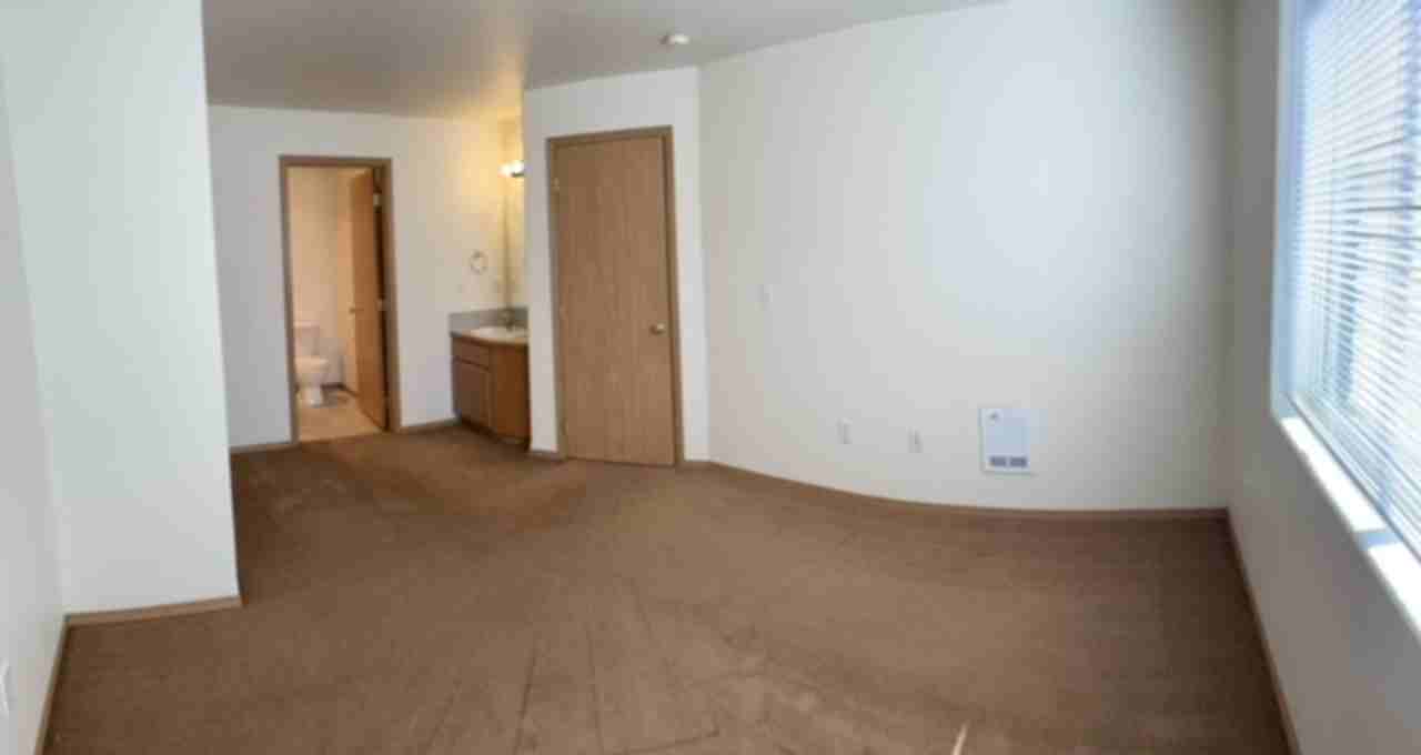 2035 - Photo 6 of 21