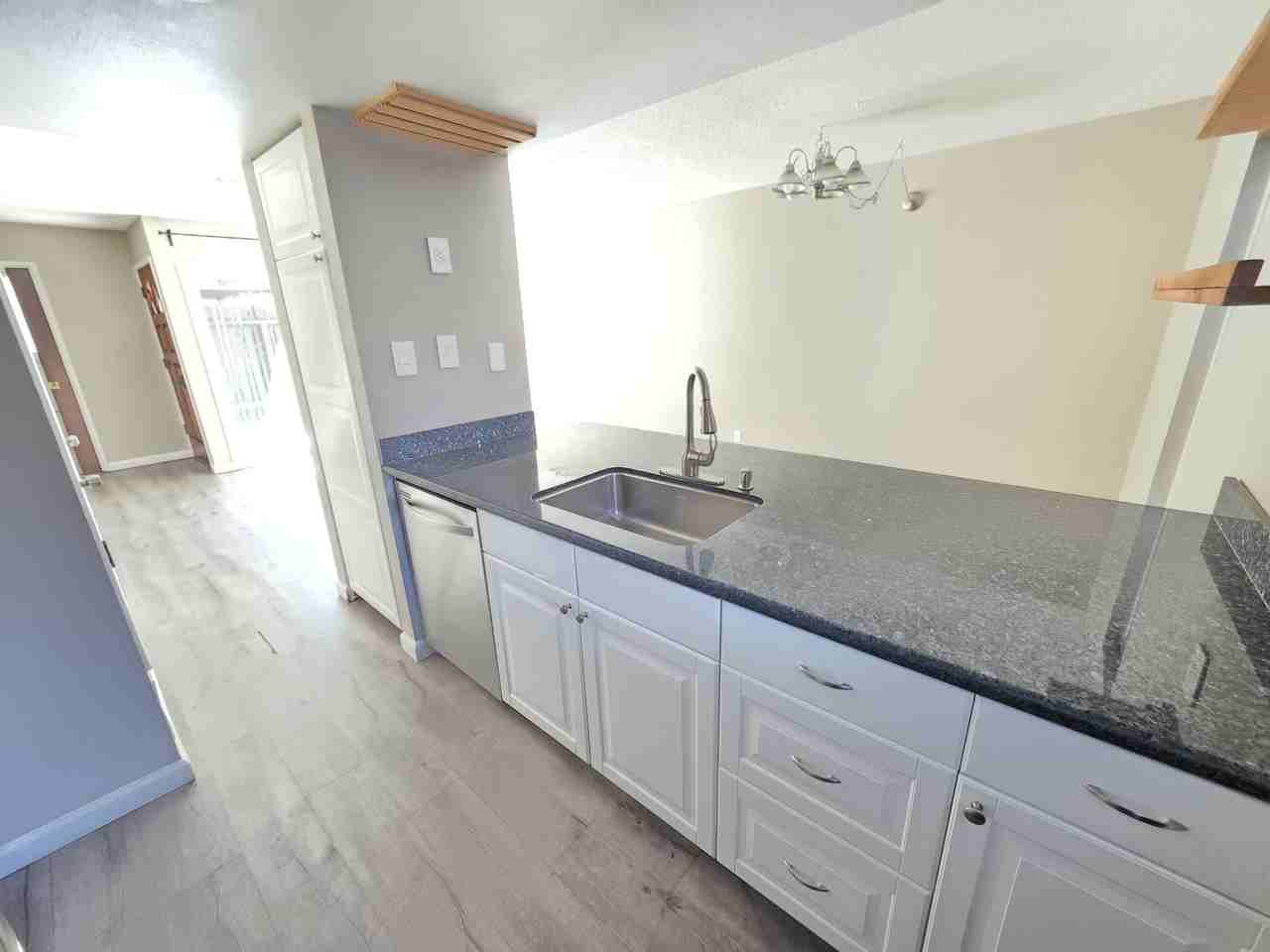 5472 Roundtree Pl #E - Photo 6 of 28