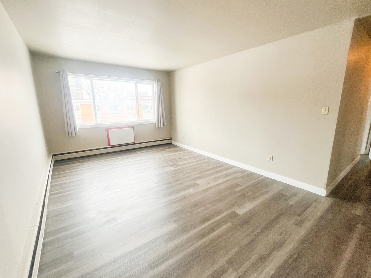 Ret 4029 - Photo 5 of 12