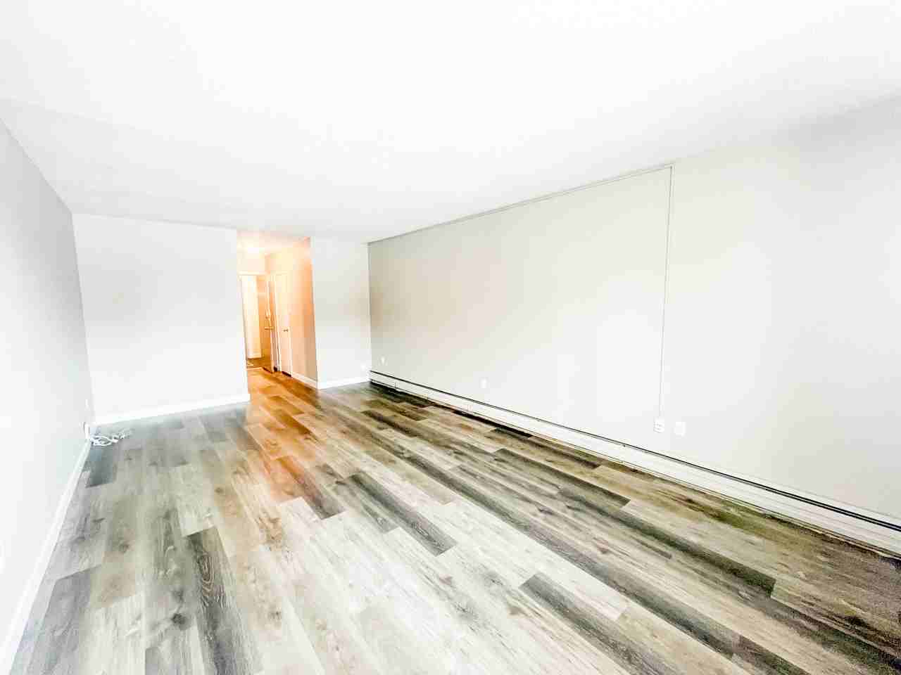 Ret 4049 - Photo 7 of 15