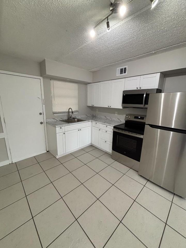 2796 Woolery Drive - Photo 4 of 10