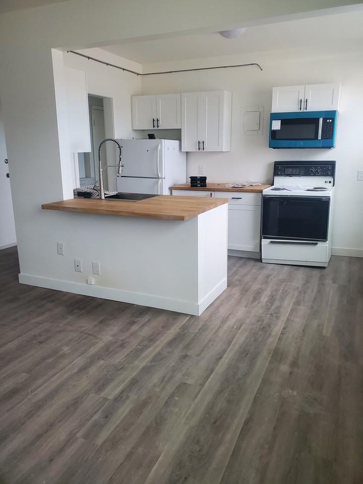 1915 Portage Avenue - Photo 5 of 11