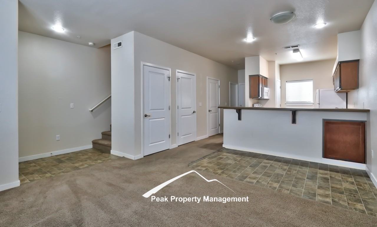 427 1st Ave N - Photo 2 of 29