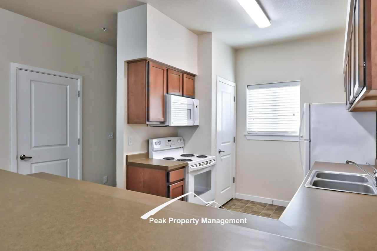 427 1st Ave N - Photo 6 of 29