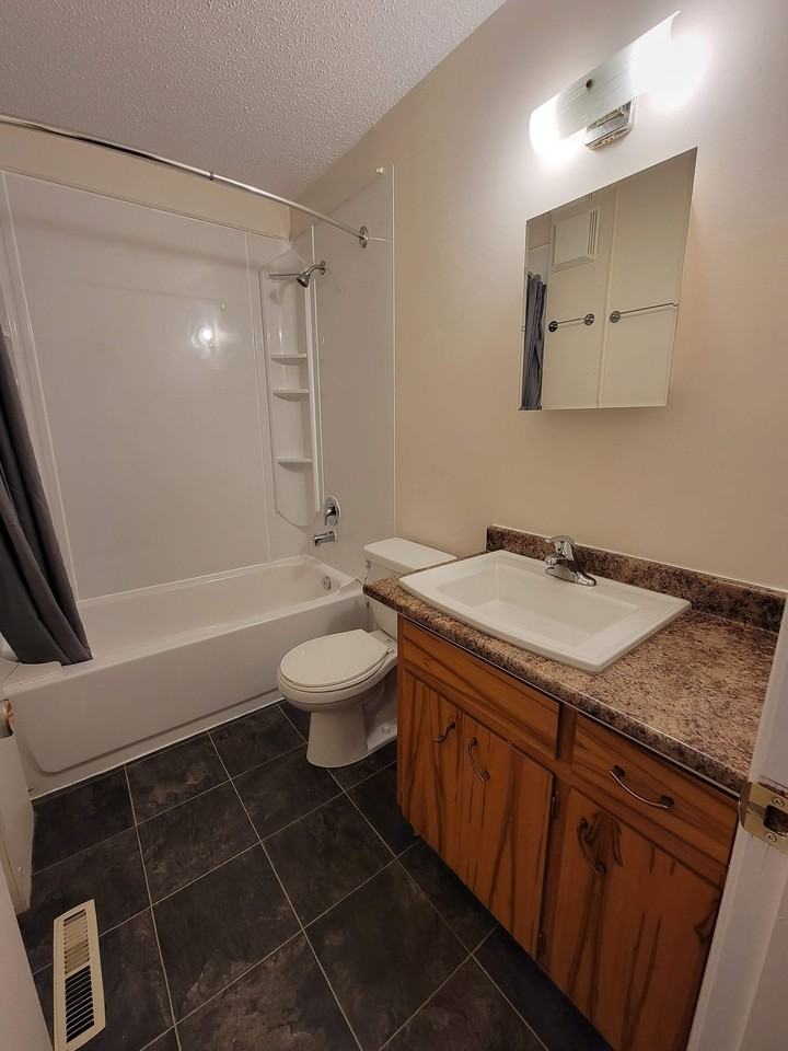 9625 108 Ave - Photo 6 of 10