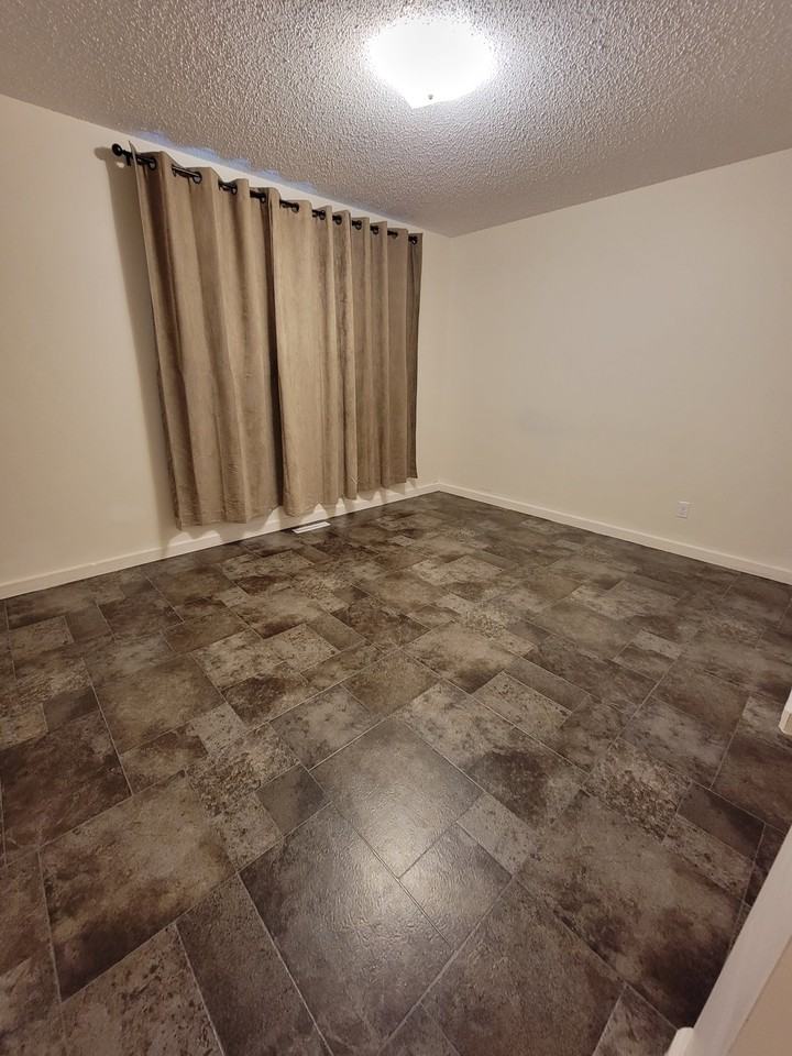 9625 108 Ave - Photo 7 of 10