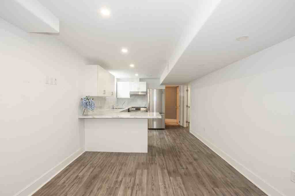 8487 Jennifer Cres - Photo 2 of 14