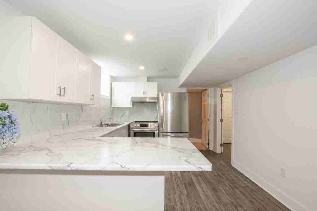 8487 Jennifer Cres - Photo 4 of 14