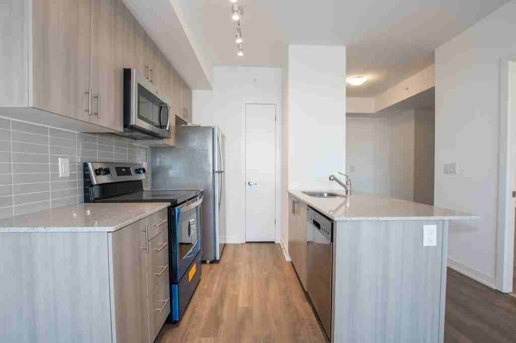 550 North Service Road - 1002 - Photo 7 of 20