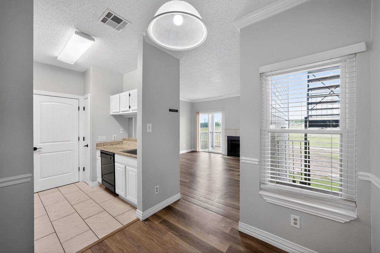 12166 Metric Boulevard 2010 - 2010 #2010 - Photo 3 of 13