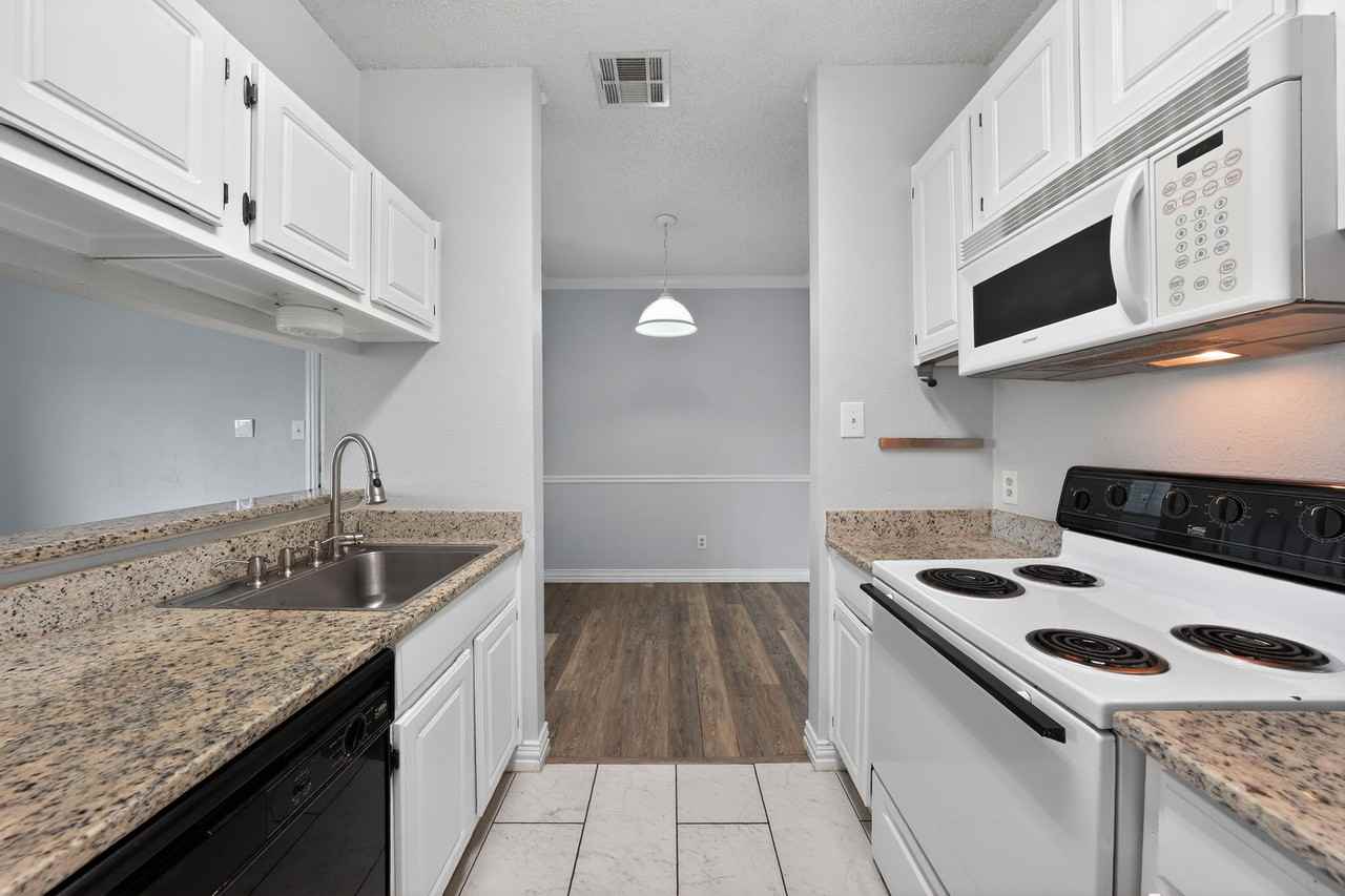 12166 Metric Boulevard 2010 - 2010 #2010 - Photo 4 of 13