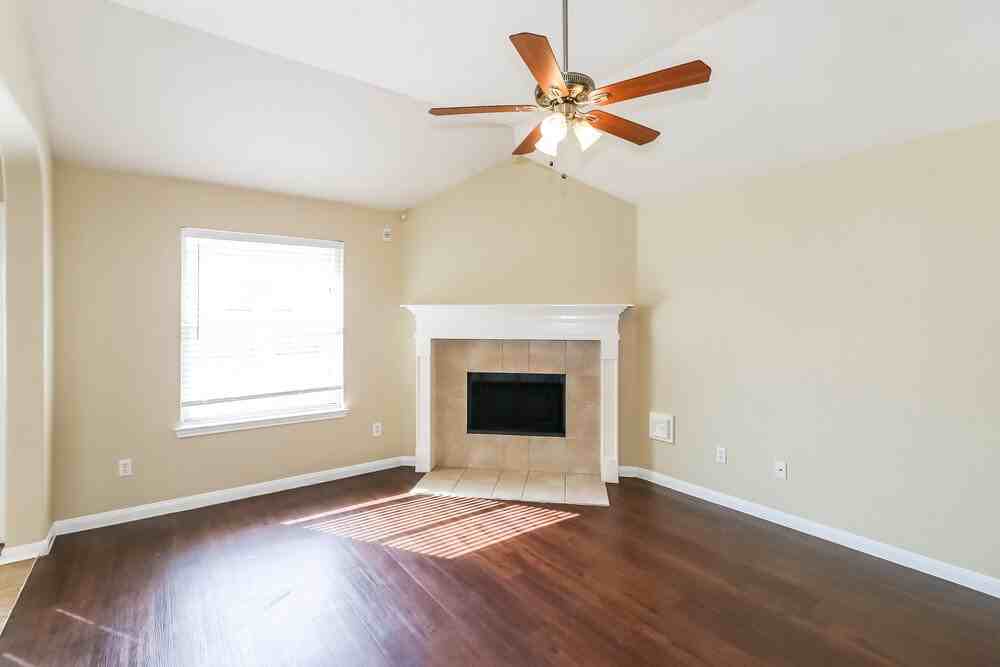 5203 Lost Cove Ln - Photo 3 of 16