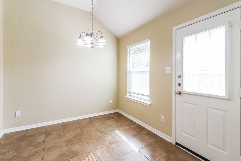 5203 Lost Cove Ln - Photo 5 of 16