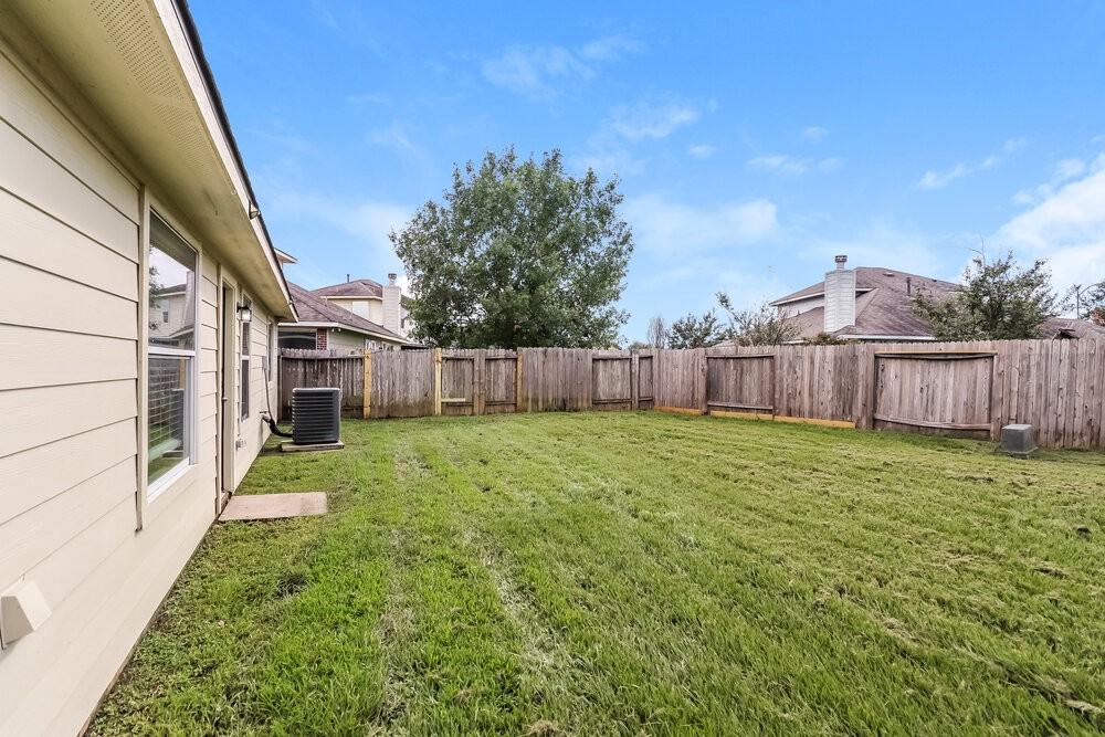 5203 Lost Cove Ln - Photo 6 of 16