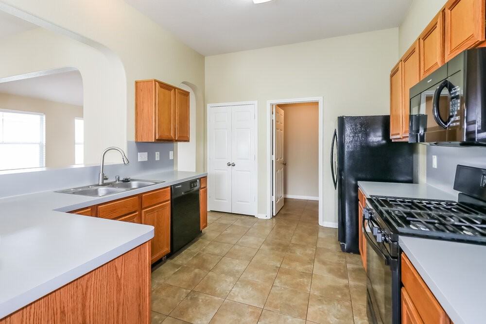 5203 Lost Cove Ln - Photo 7 of 16