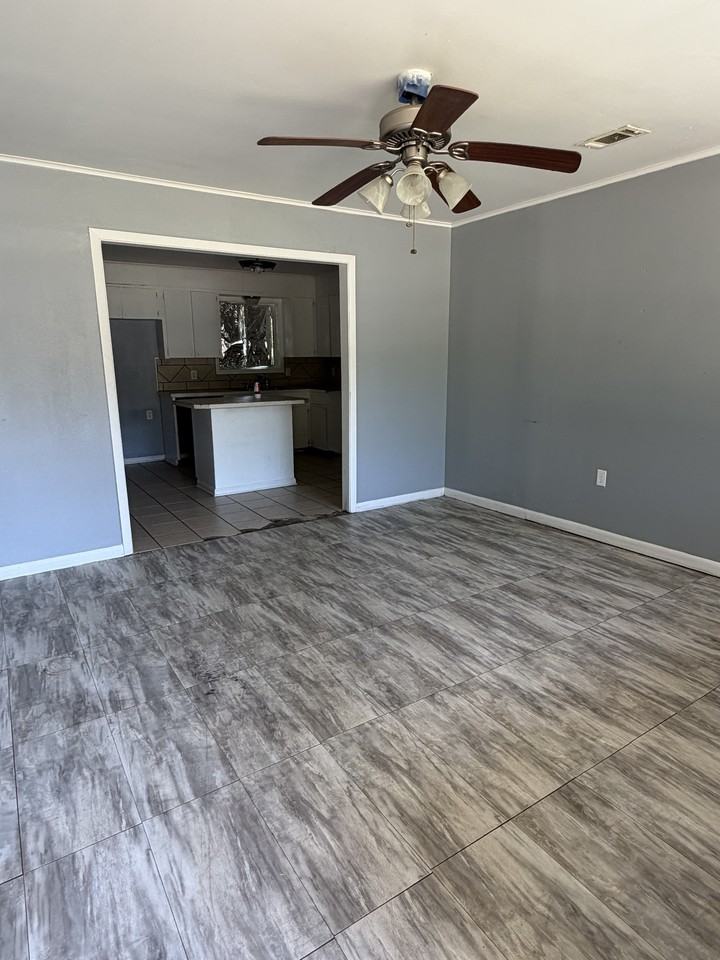 617 Damaka Dr - Photo 3 of 10