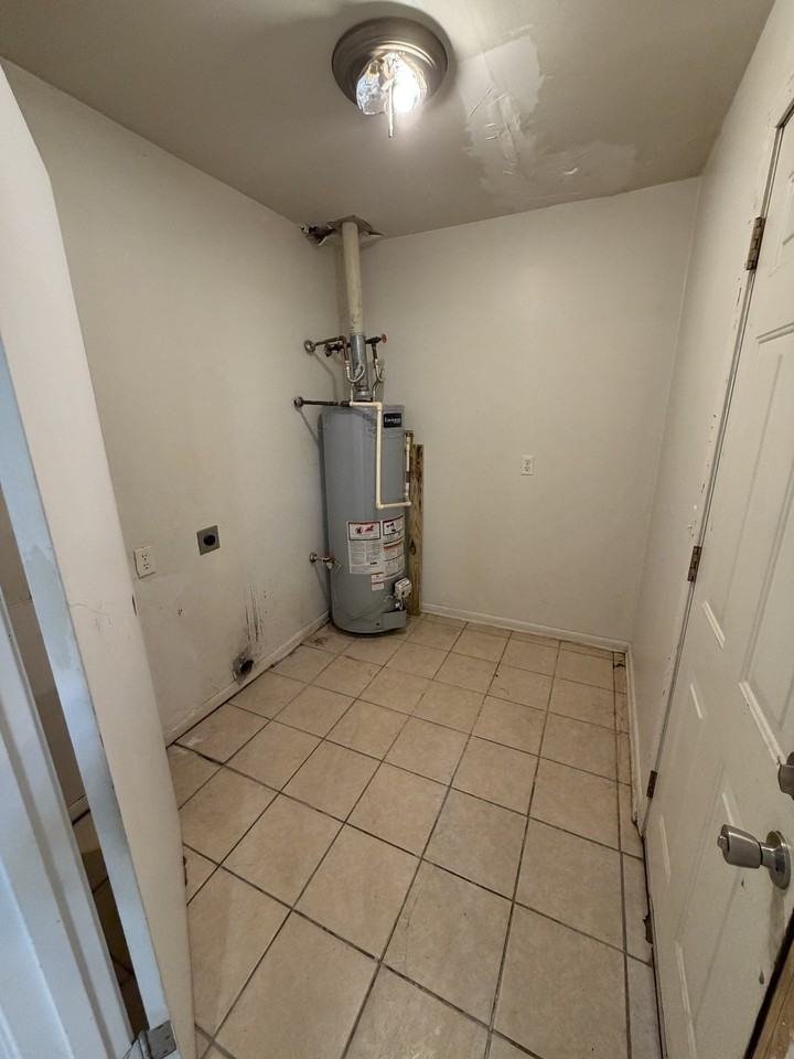 617 Damaka Dr - Photo 4 of 10