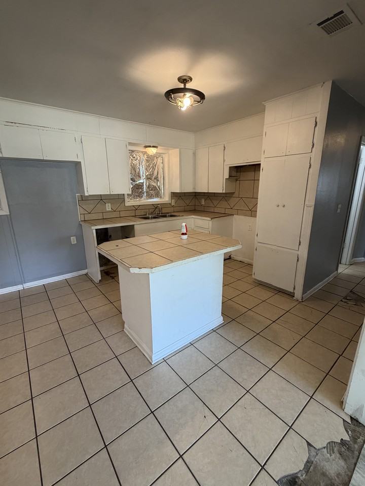 617 Damaka Dr - Photo 6 of 10