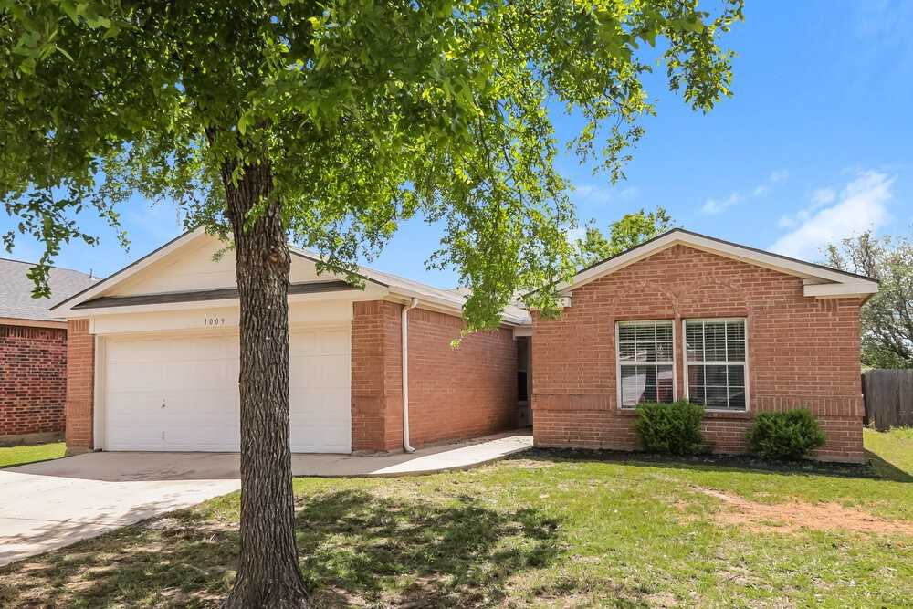 1009 Springcreek Dr - Photo 3 of 16