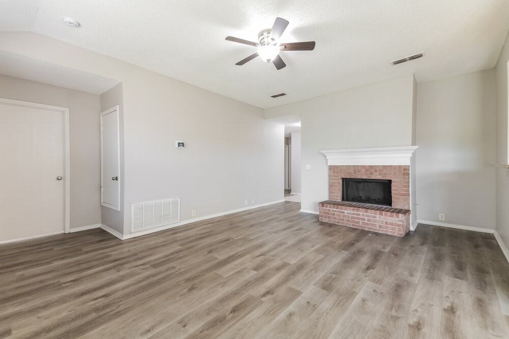 1009 Springcreek Dr - Photo 6 of 16