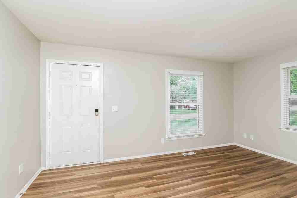 624 Dobson Dr - Photo 4 of 16