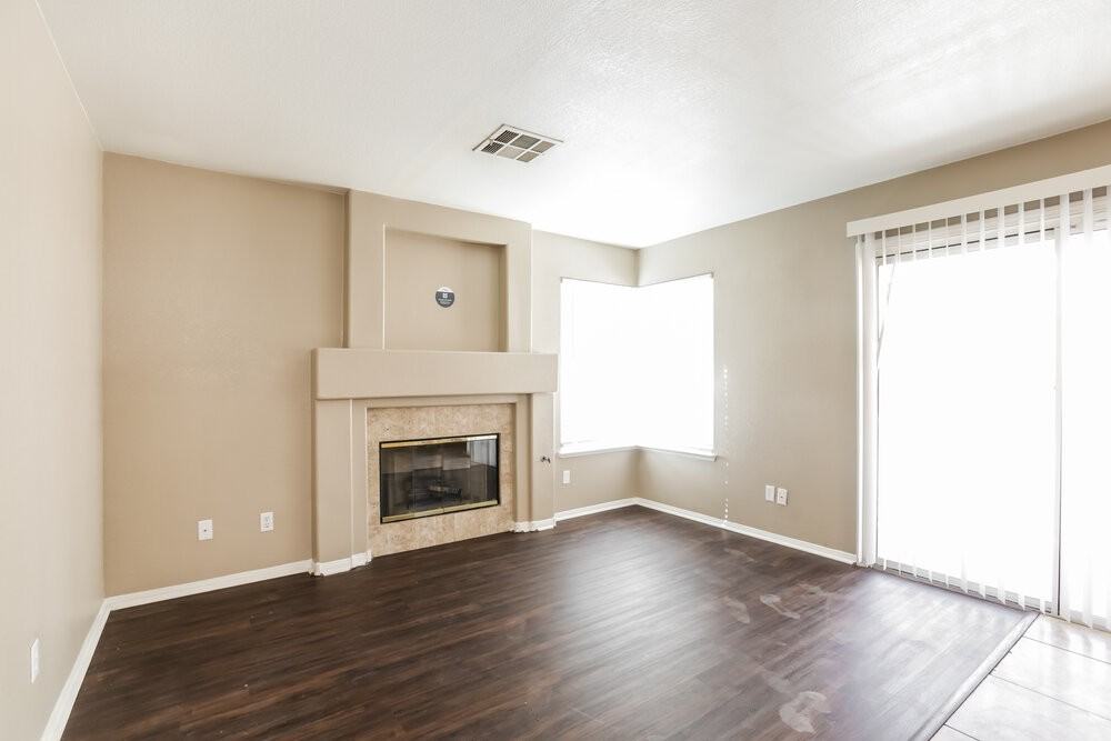 2317 Homeland St - Photo 4 of 17