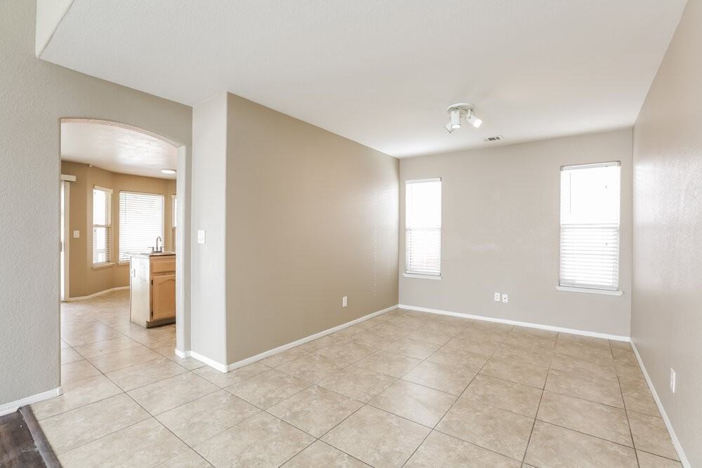 2317 Homeland St - Photo 6 of 17