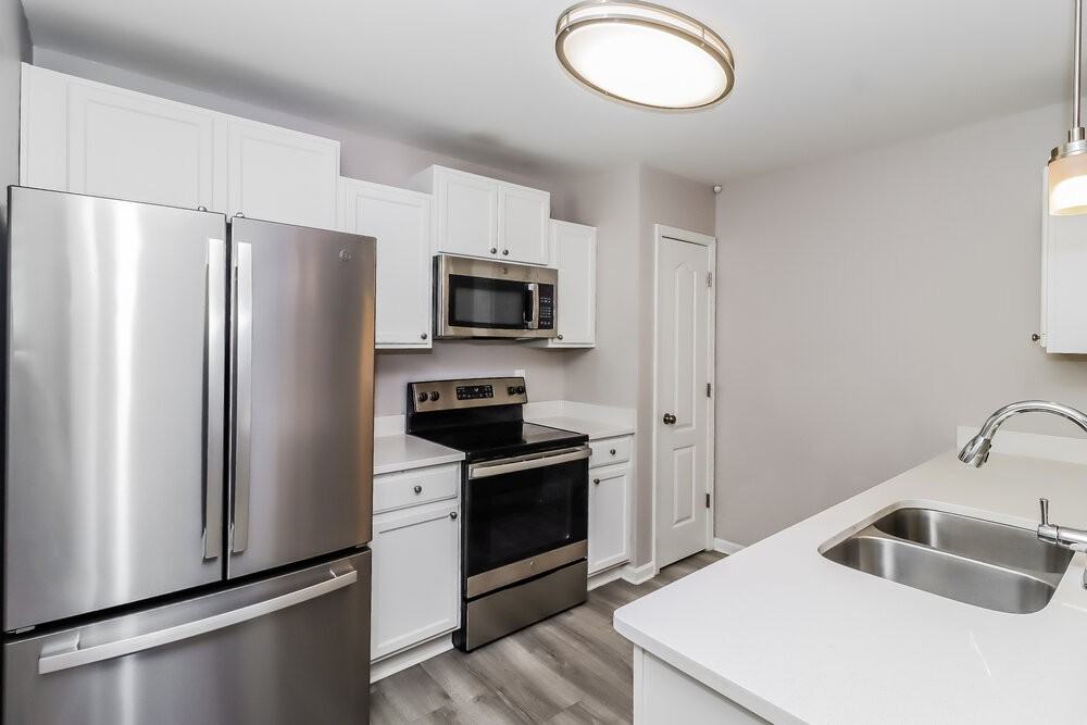 7413 Hidden Creek Dr - Photo 7 of 17