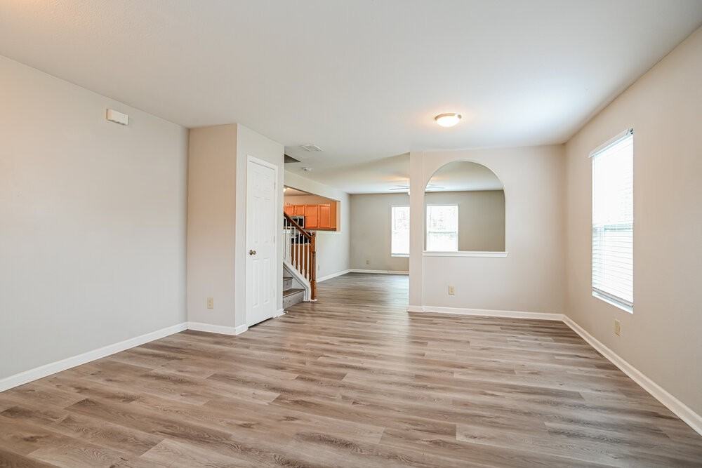 1528 Bray Dr - Photo 4 of 17