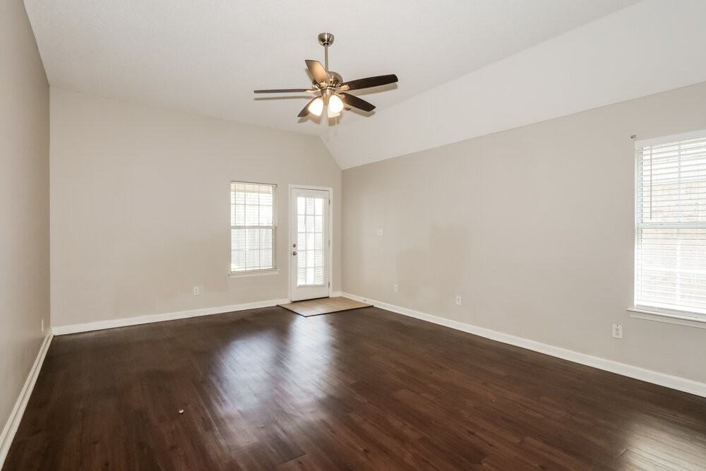 9908 Tremont Dr - Photo 5 of 17