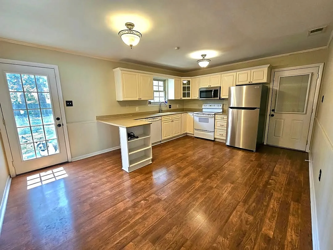 1112 Cobb Rd #1 - Photo 3 of 10