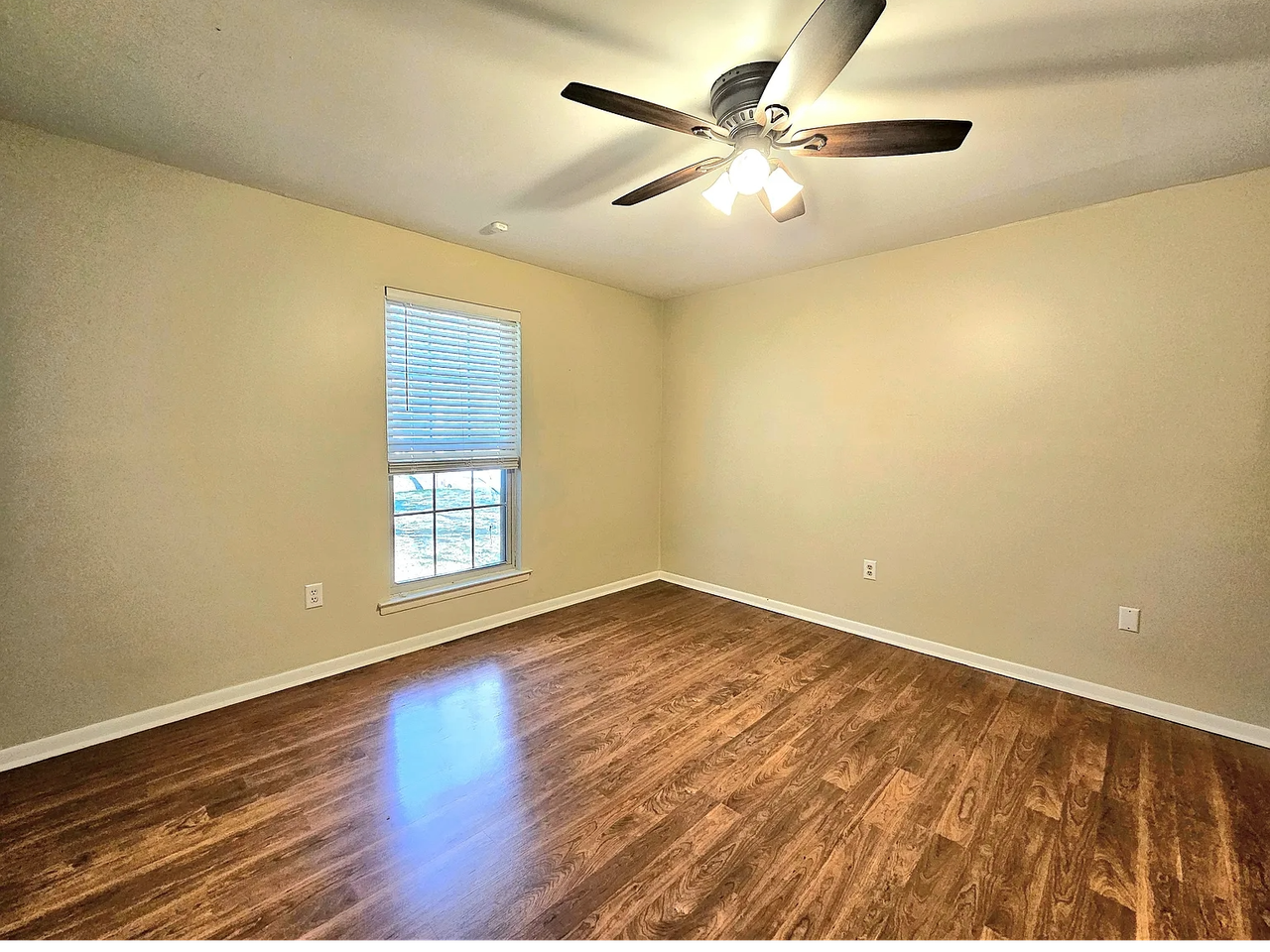 1112 Cobb Rd #1 - Photo 4 of 10