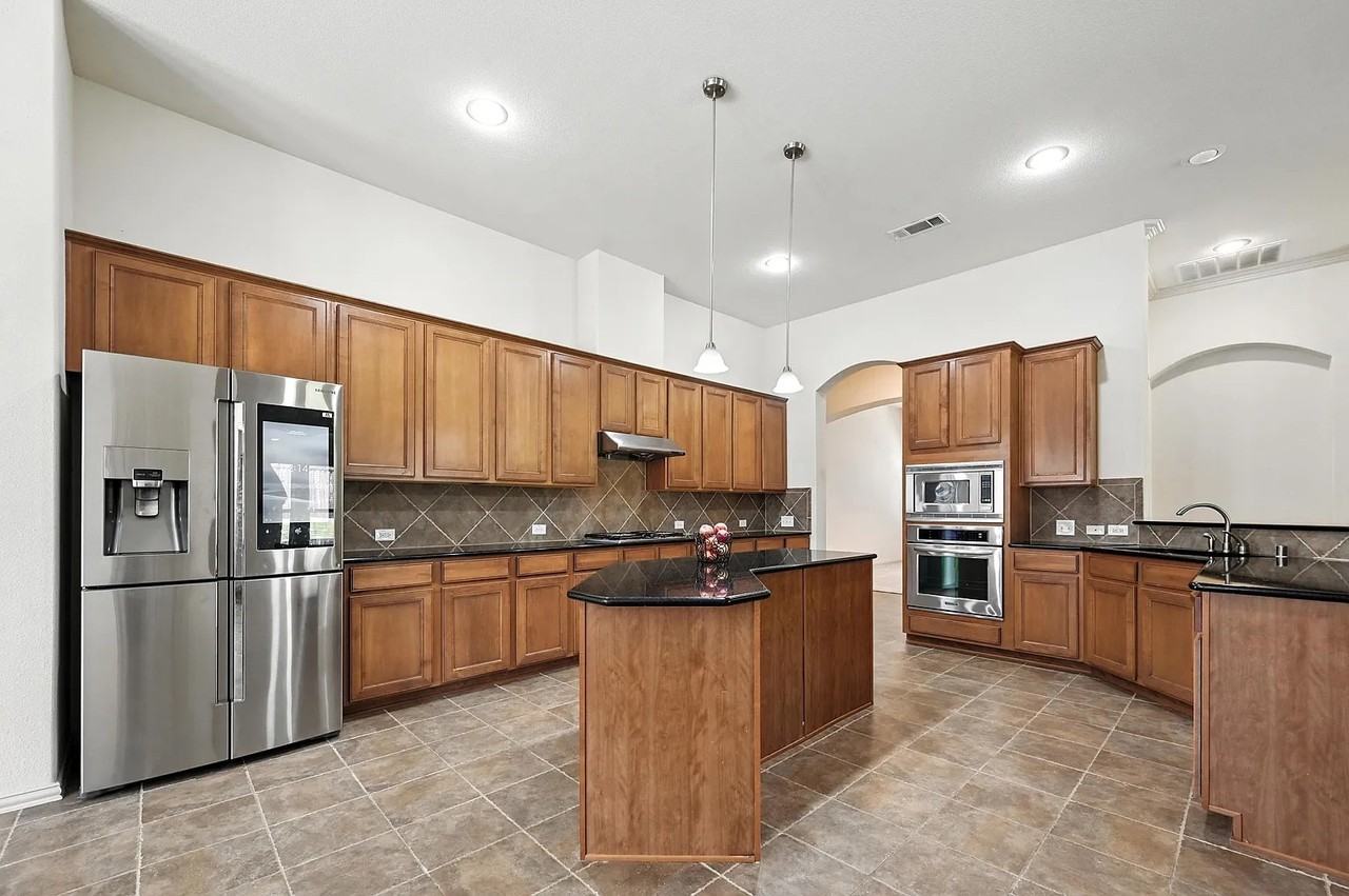 520 Smoke Tree Dr - Photo 4 of 36