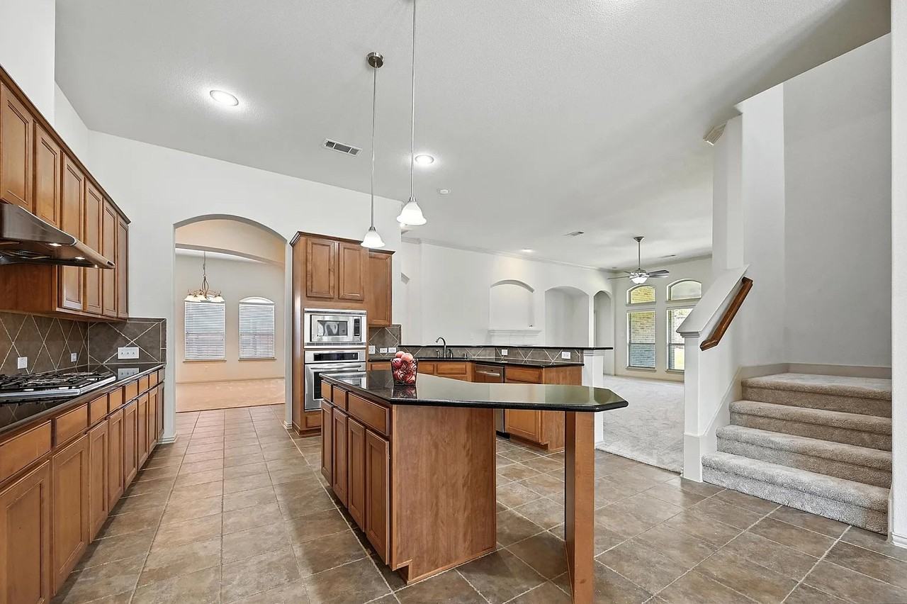 520 Smoke Tree Dr - Photo 6 of 36