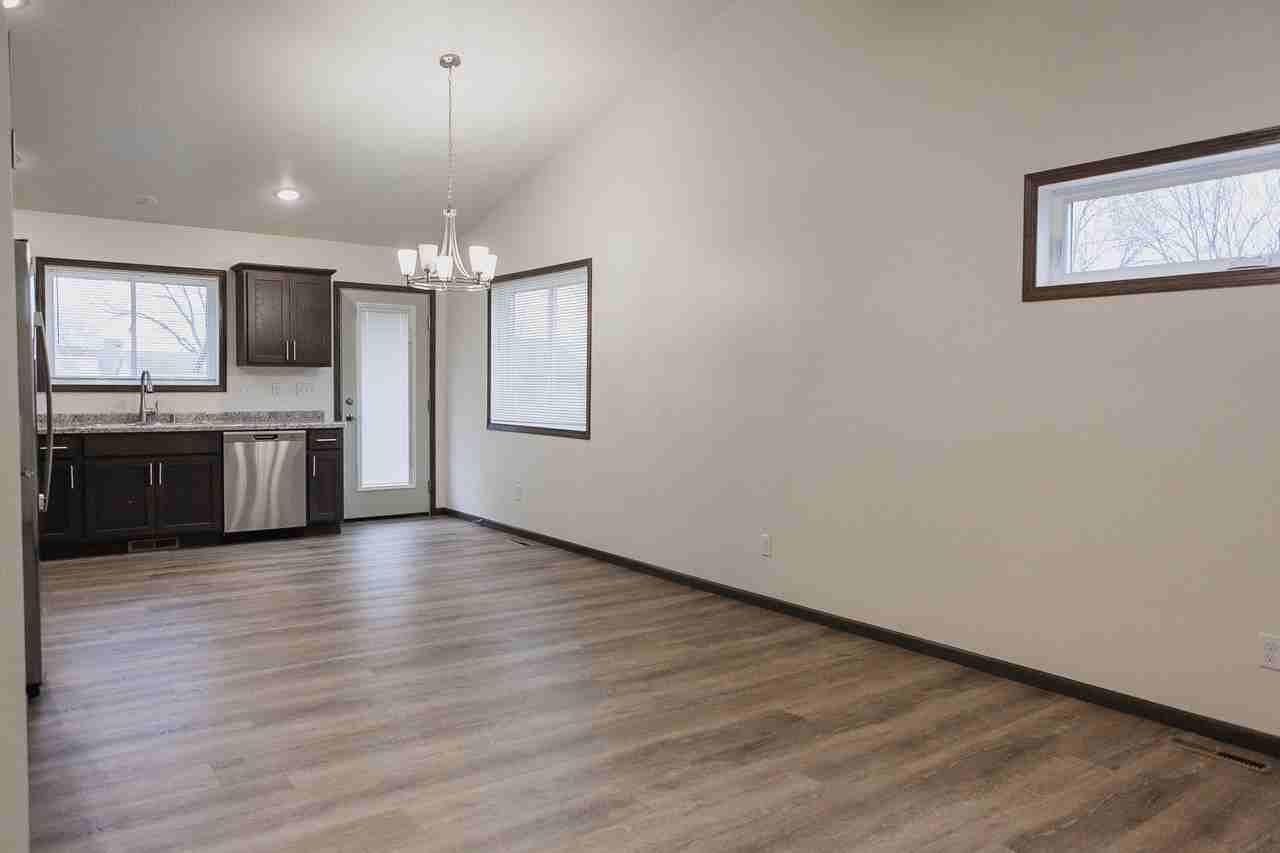 203 14th Ave N #203 - Photo 3 of 20