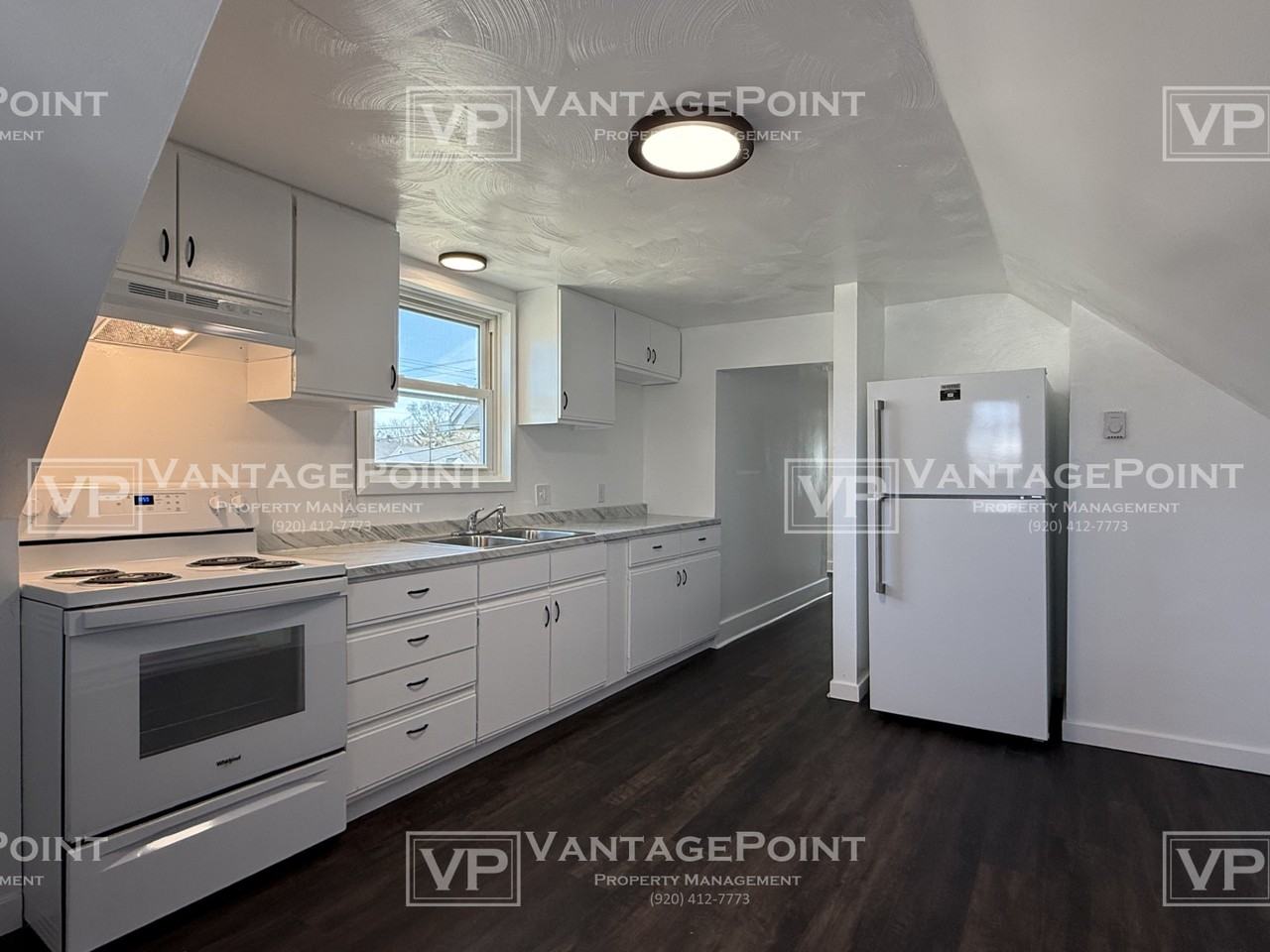 856 1/2 Mather St Uppr - Photo 3 of 17