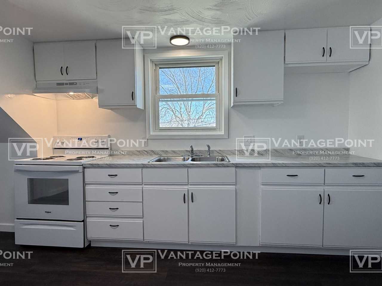 856 1/2 Mather St Uppr - Photo 4 of 17