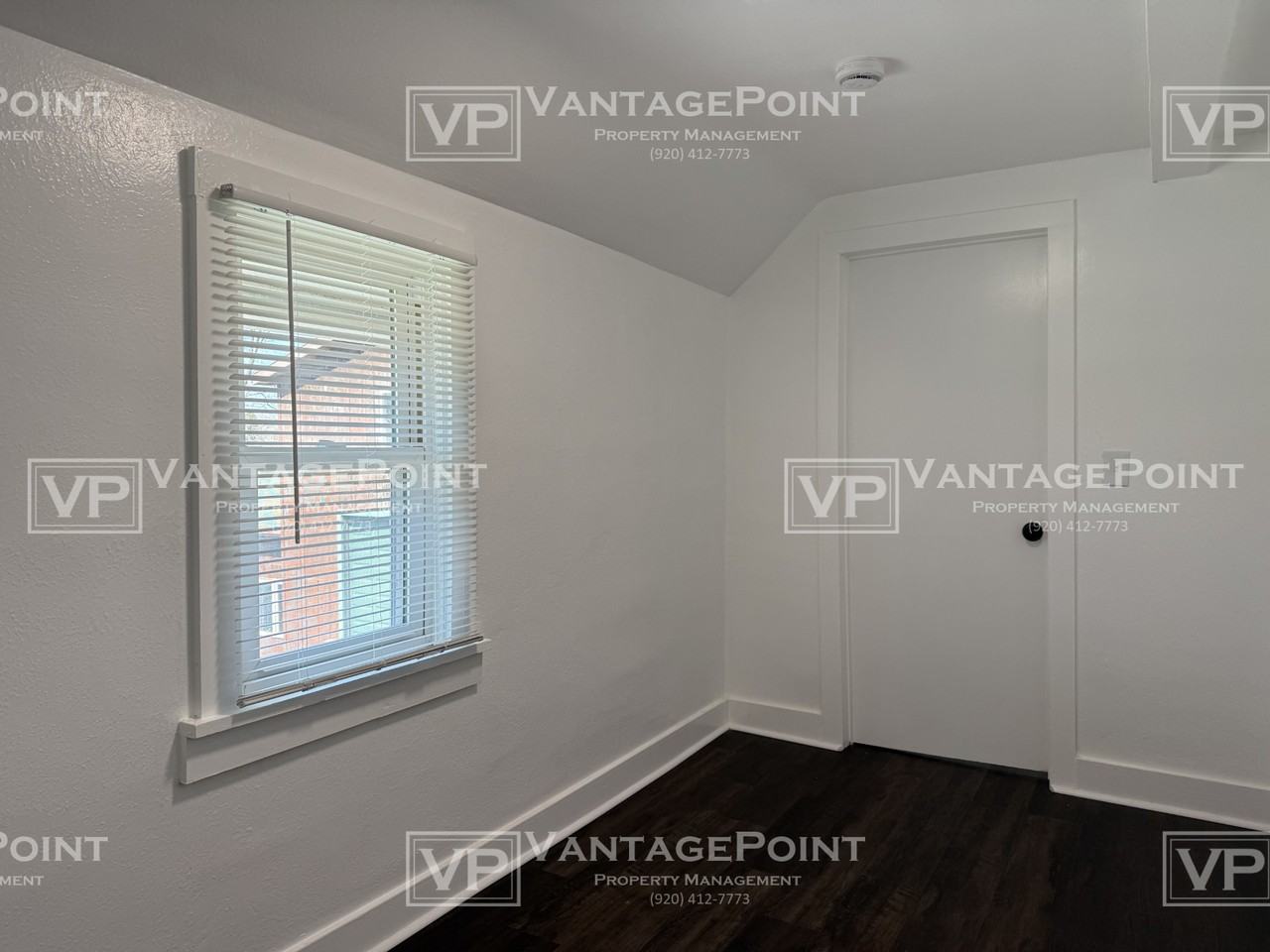 856 1/2 Mather St Uppr - Photo 7 of 17