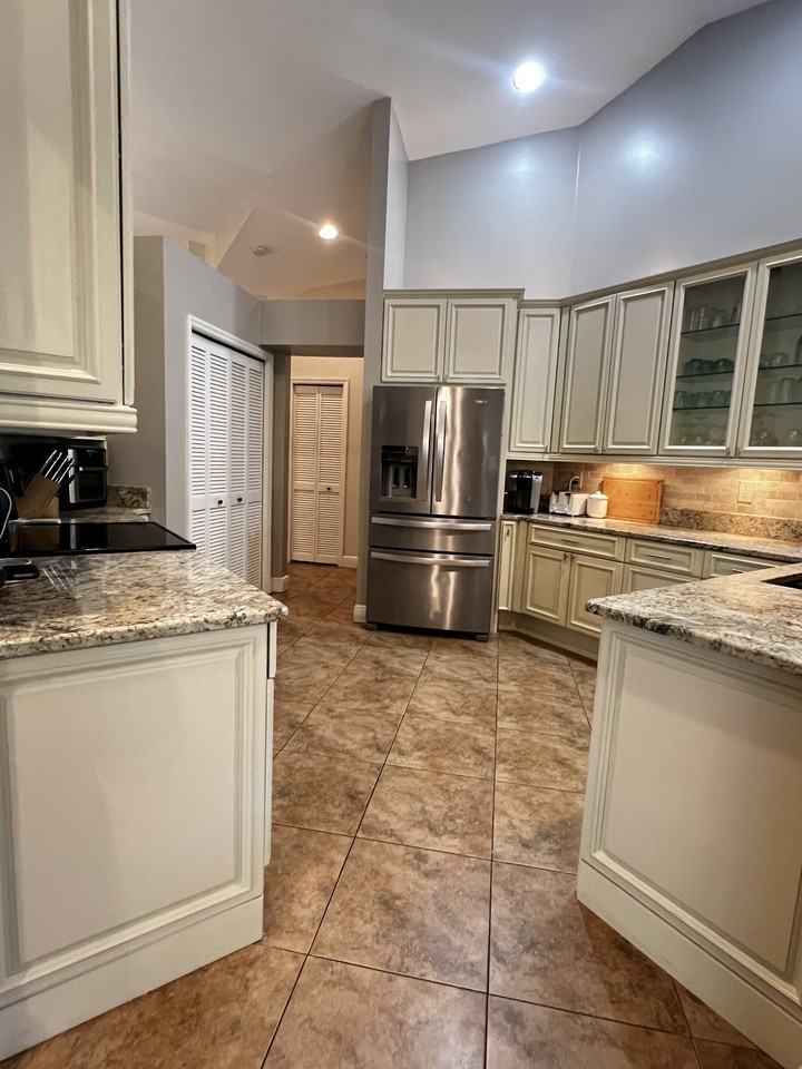 9421 Old Hickory Cir #1 - Photo 3 of 23