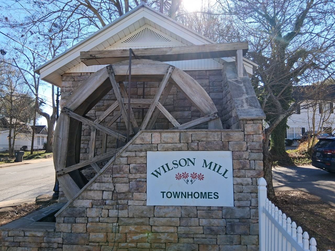 209 E Wilson St #1 - Photo 2 of 9