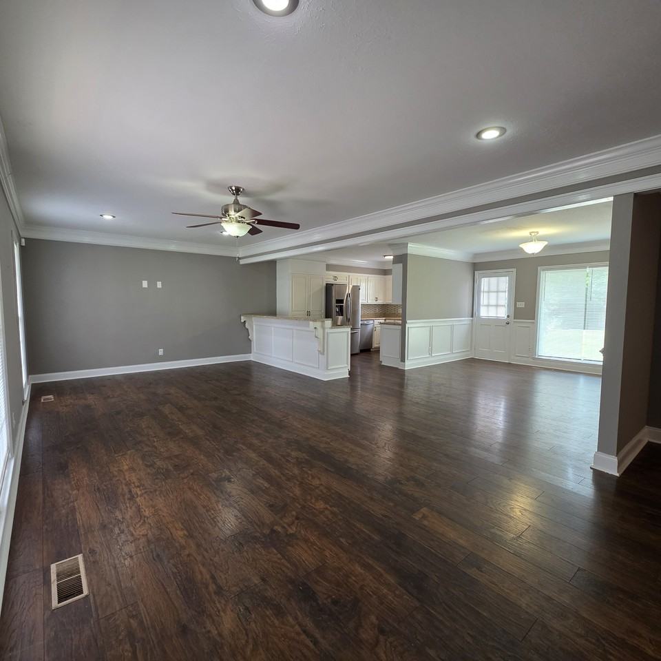 825 Community Ave #1 - Photo 2 of 13