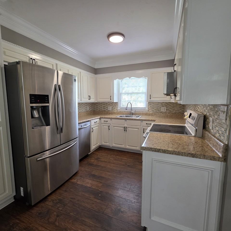 825 Community Ave #1 - Photo 4 of 13