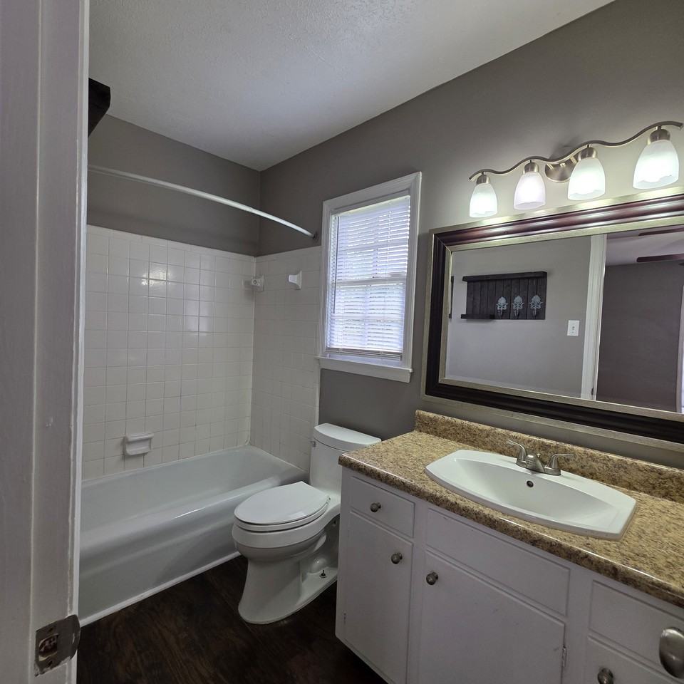 825 Community Ave #1 - Photo 6 of 13