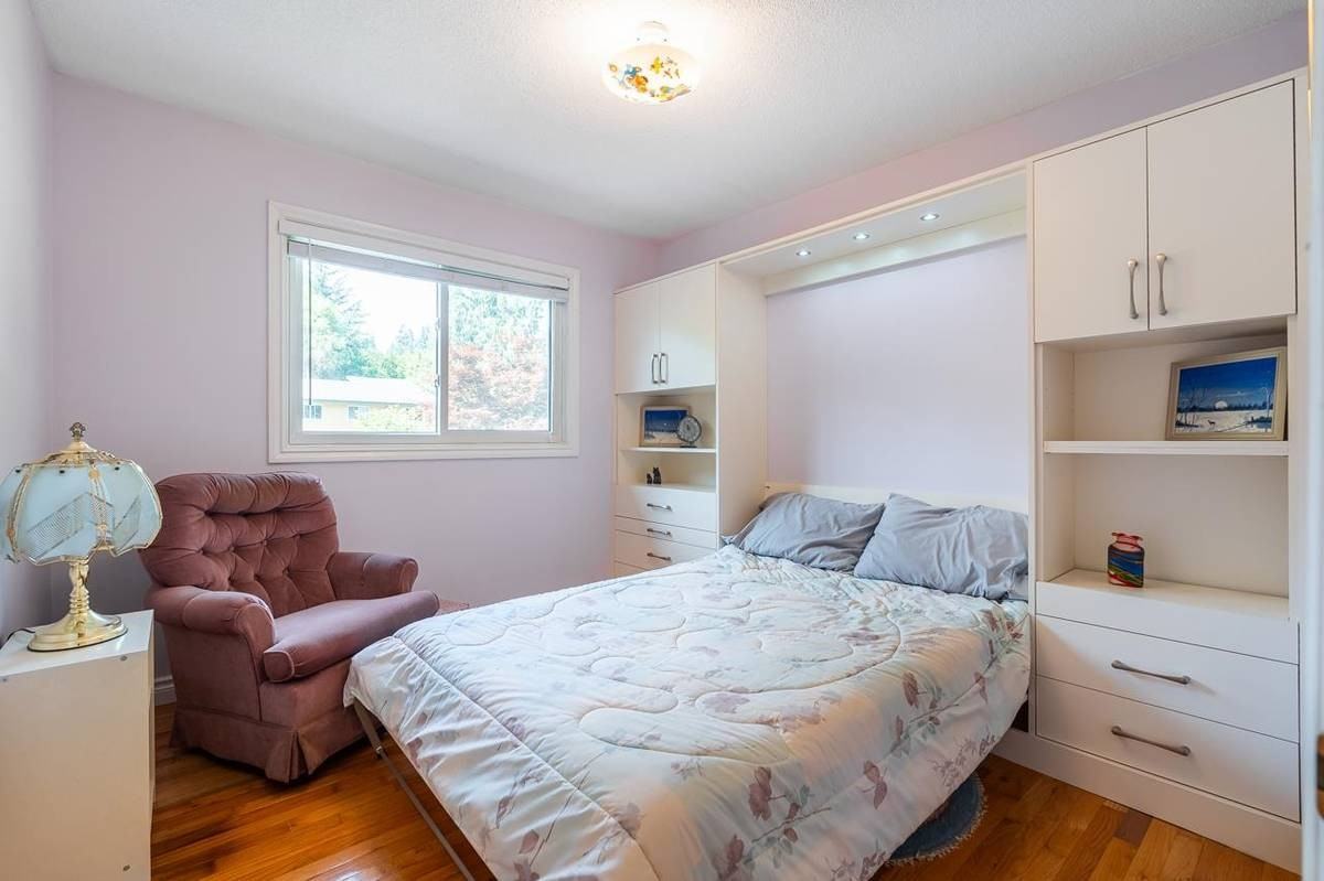 2283 Park Crescent - Photo 5 of 13