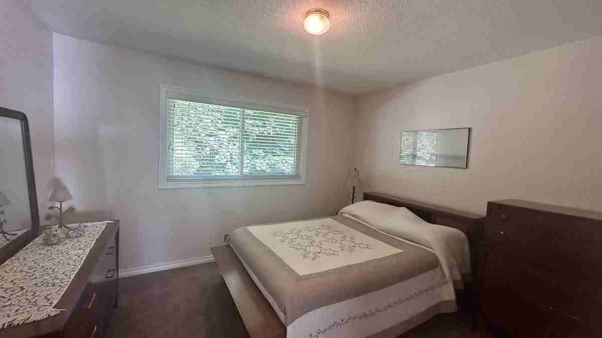 2283 Park Crescent - Photo 6 of 13